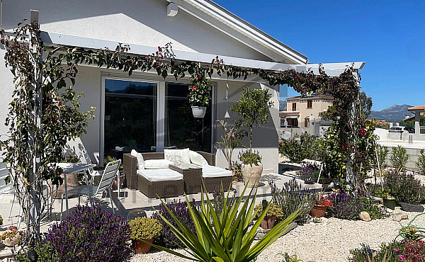Neuwertiges Einfamilienhaus an Sardiniens Ostküste