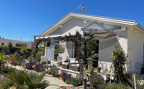 Neuwertiges Einfamilienhaus an Sardiniens Ostküste